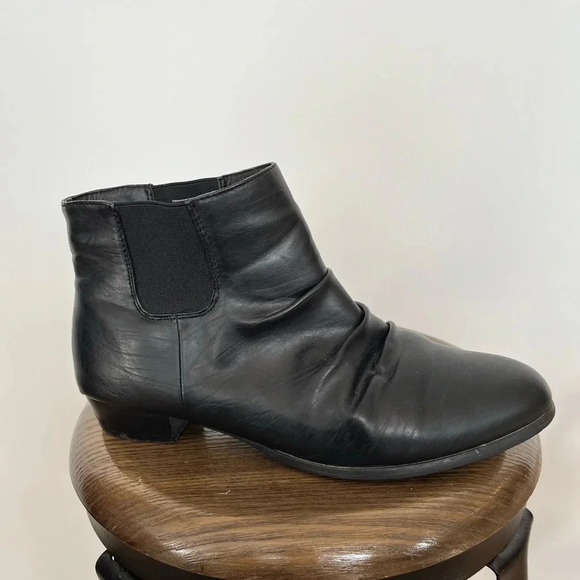 5/20$ Ardene cute black booties with  small heel size 9 - Picture 9 of 9